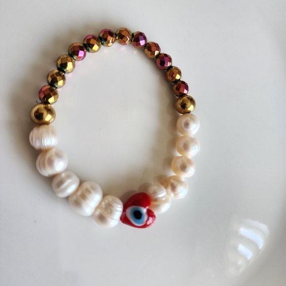 Pearl and Gold Beaded Bracelet with Red Heart Charm - Picture 3 of 4